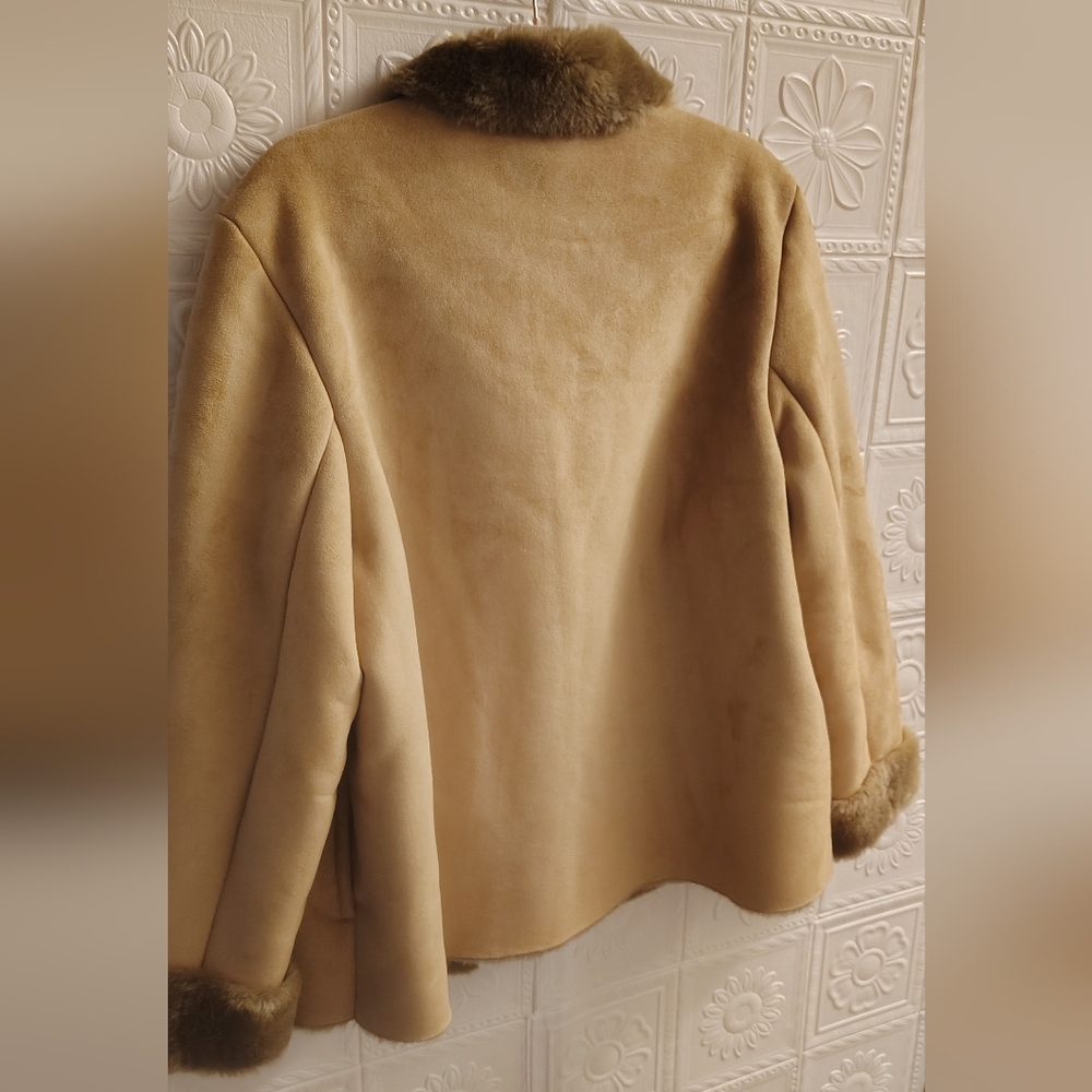 Coaco NY Women's Tan Shearling Jacket With Faux Fur Lining - Picture 5 of 5